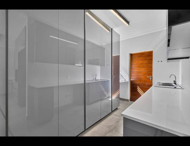 4 BEDROOM TOWNHOUSE FOR SALE IN BRYANSTON